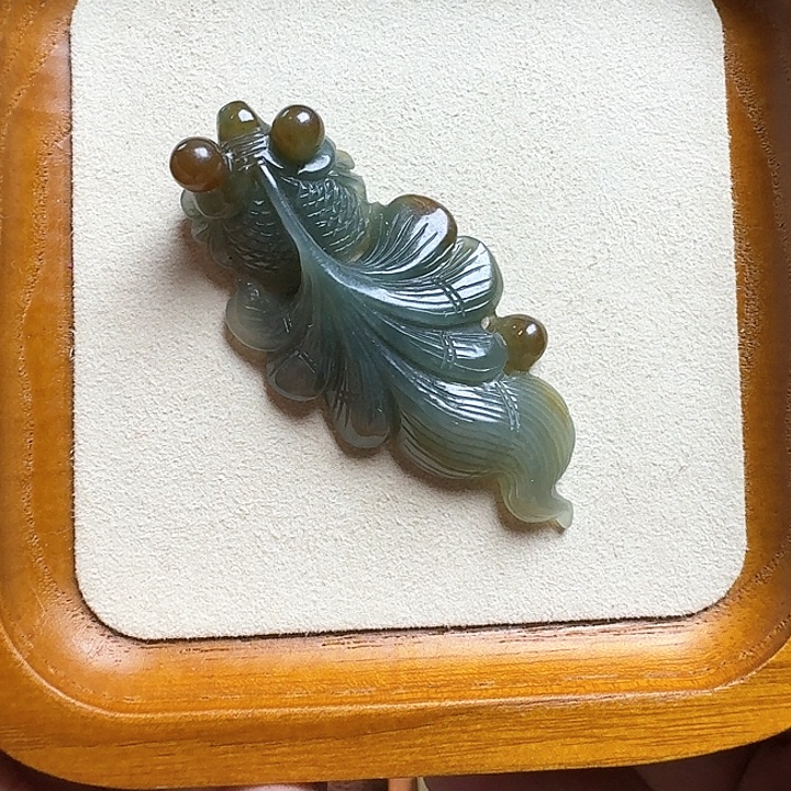 向***走和田玉未镶嵌吊坠(不含链)