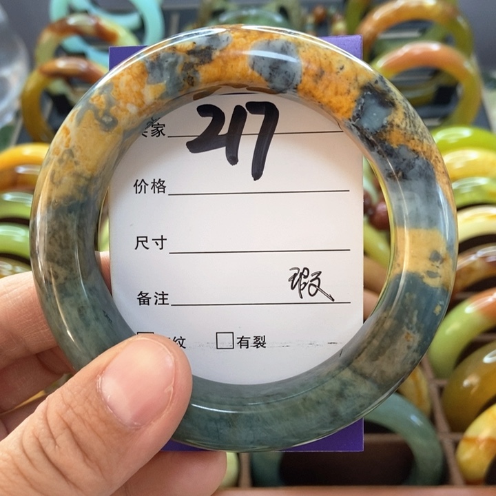 蛇纹石玉手镯未镶嵌幸***猴