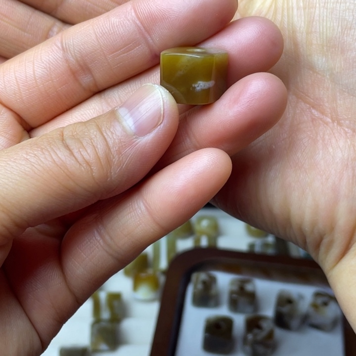 百***。和田玉（糖玉）未镶嵌车挂