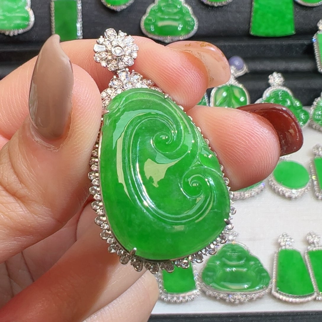 翡翠吊坠(不含链)18K金镶嵌