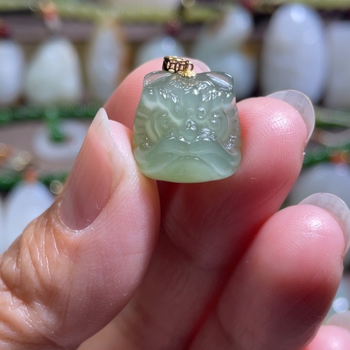 和田玉（糖玉）18K金镶嵌颈饰