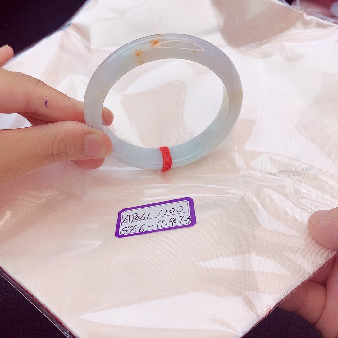 翡翠手镯未镶嵌翡翠