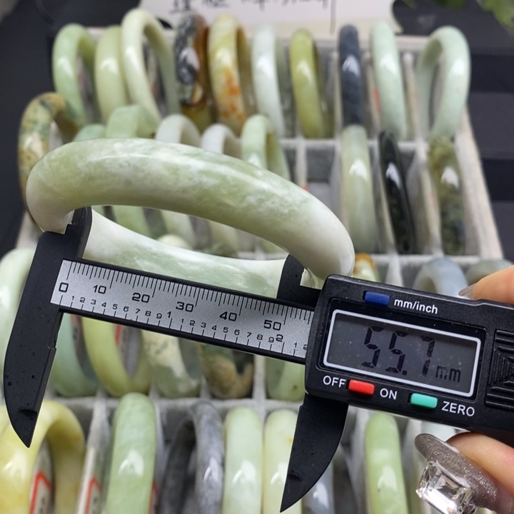 蛇纹石玉手镯547未镶嵌