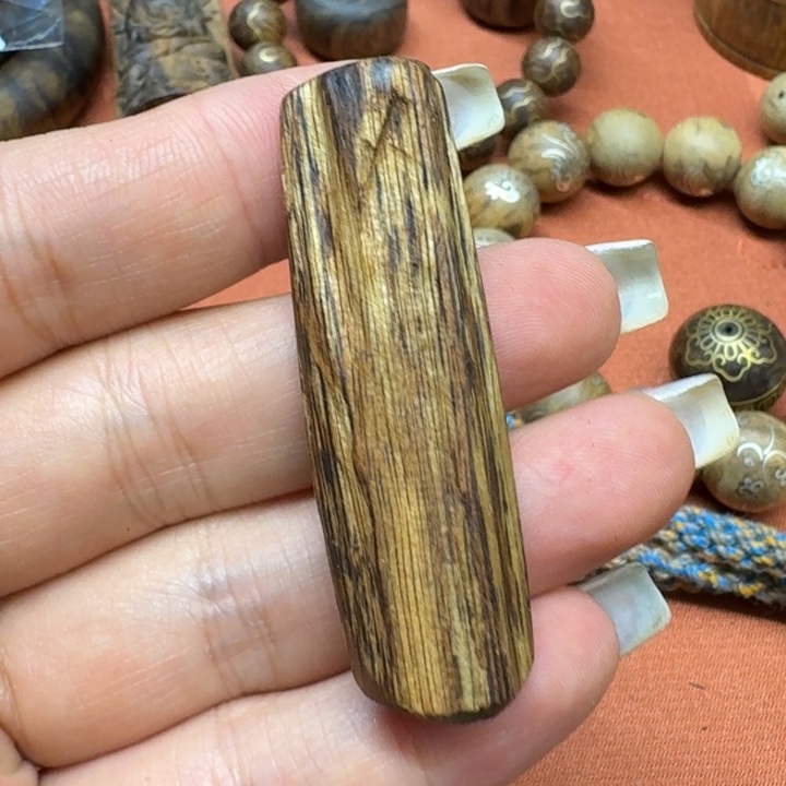 大叶紫檀（黑酸枝木类）