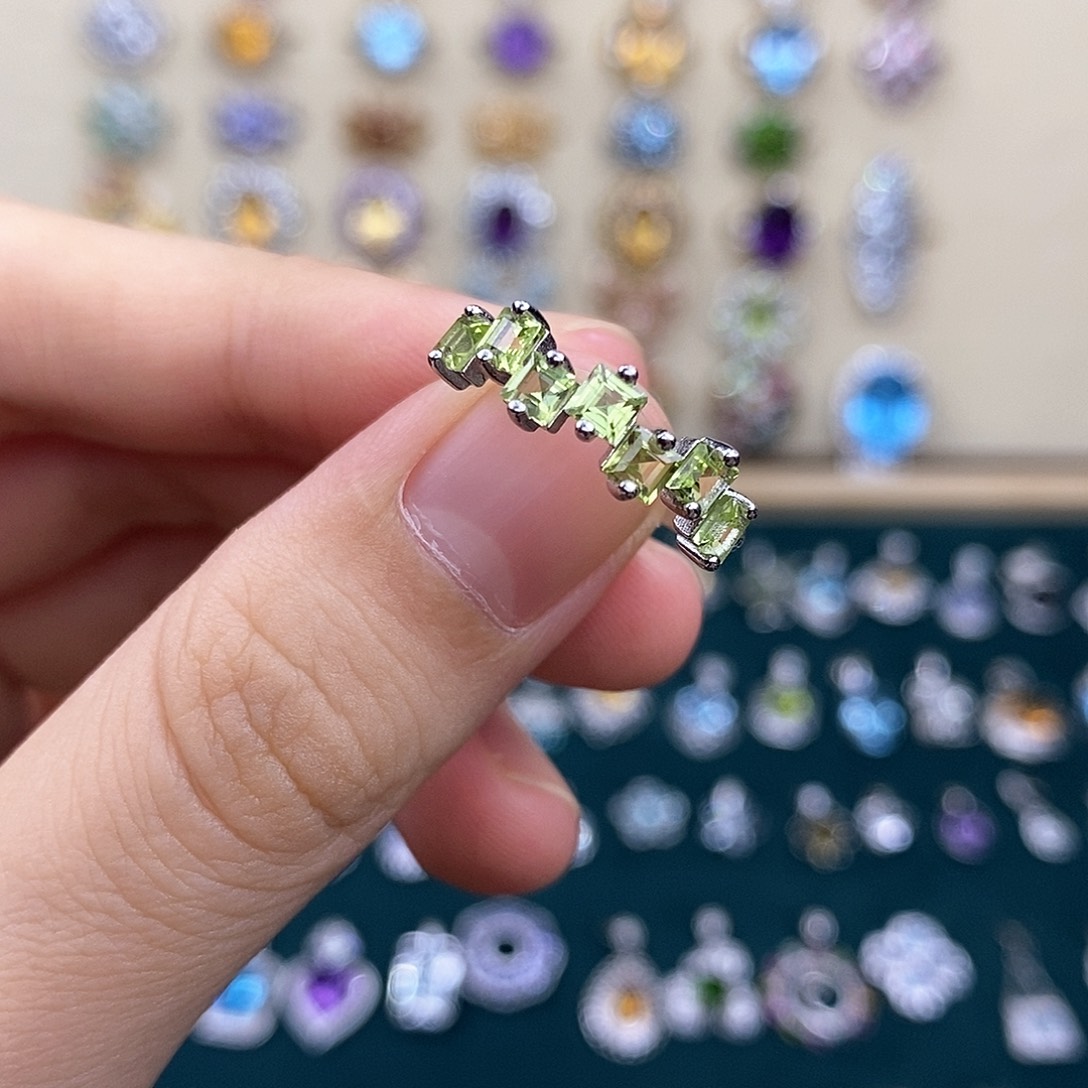银S925镶嵌戒指橄榄石（不含证书）