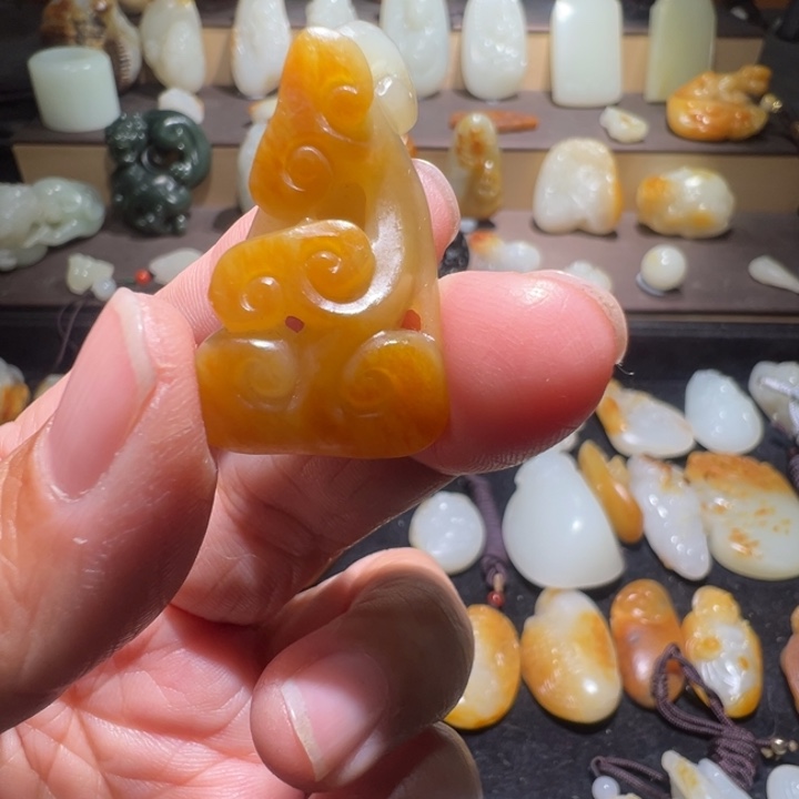 三***科和田玉未镶嵌颈饰