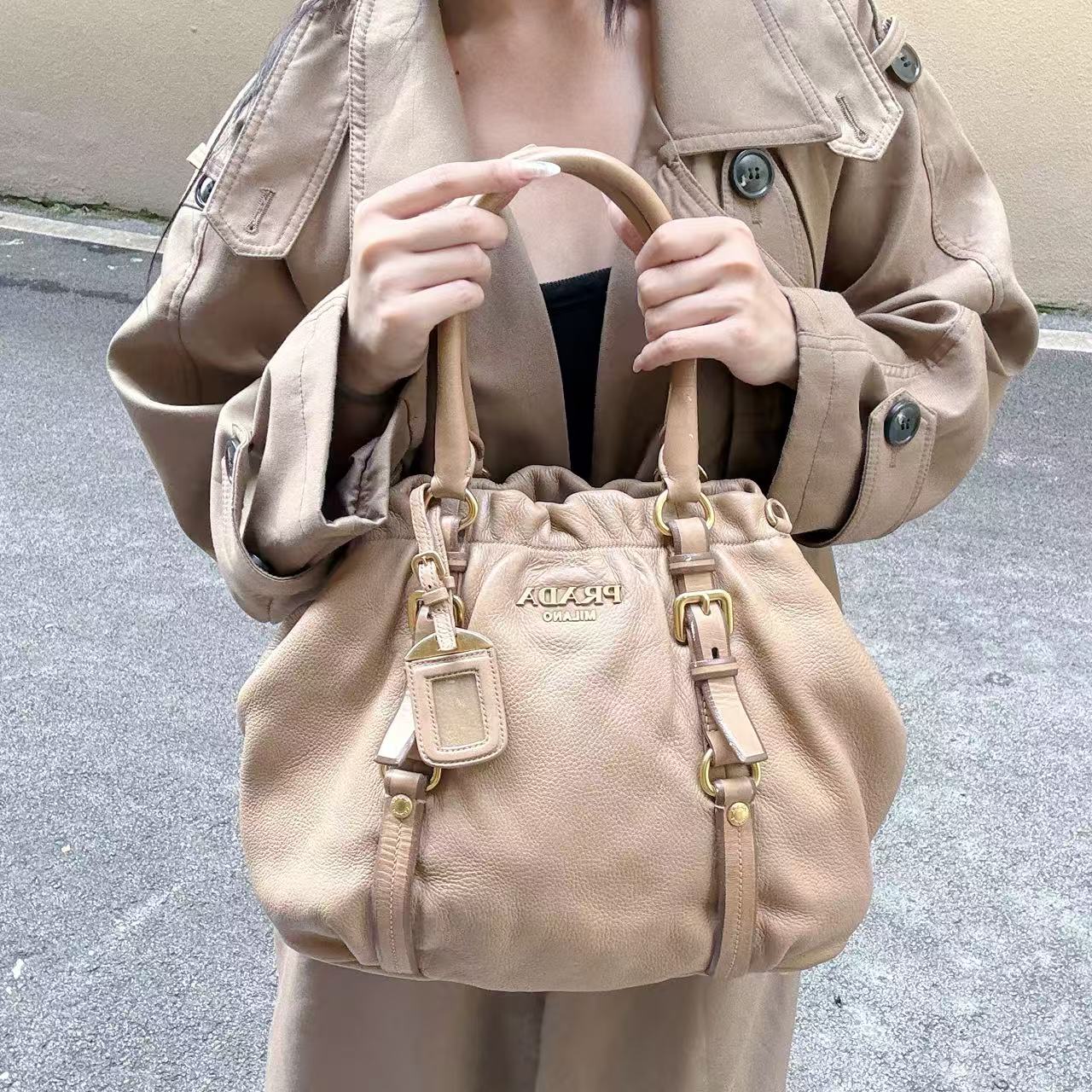 95新 Prada/普拉达 95新prada全皮荔枝金棕手提包55660031