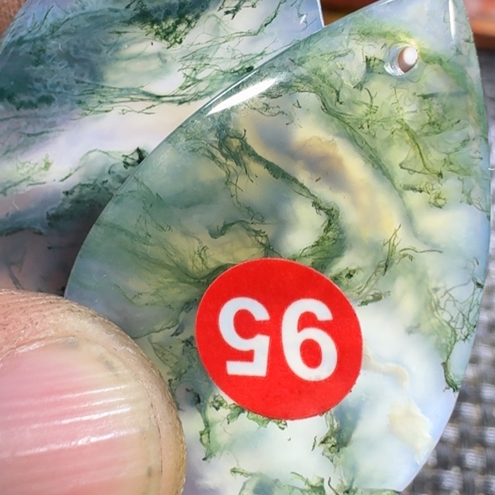 好***在玛瑙/玉髓未镶嵌颈饰