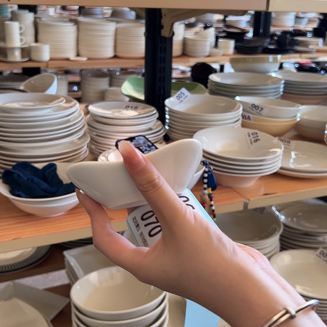 新骨瓷069微瑕暖白4寸四方翘角酱碟