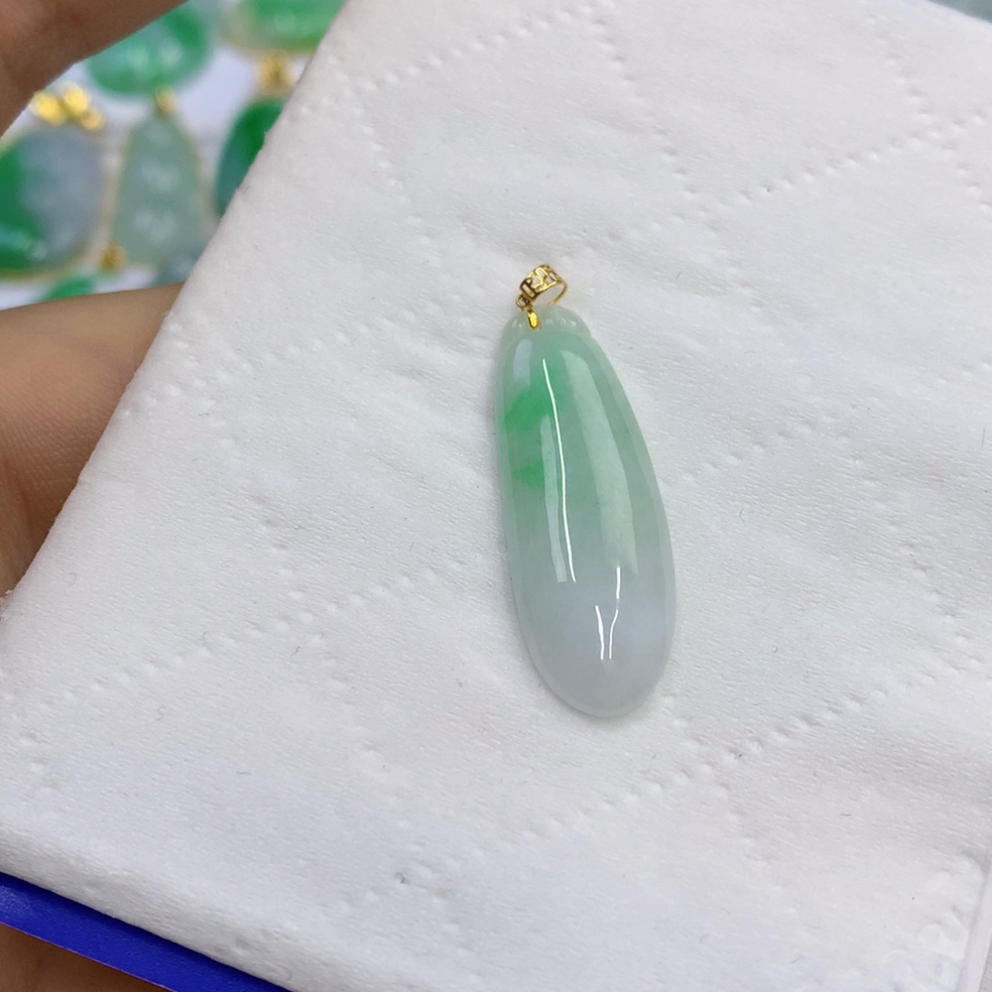 翡翠18K金镶嵌颈饰翡翠