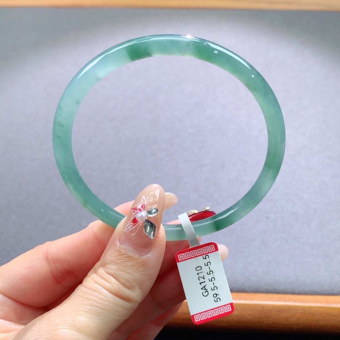 翡翠手镯未镶嵌天然翡翠手镯叮当镯