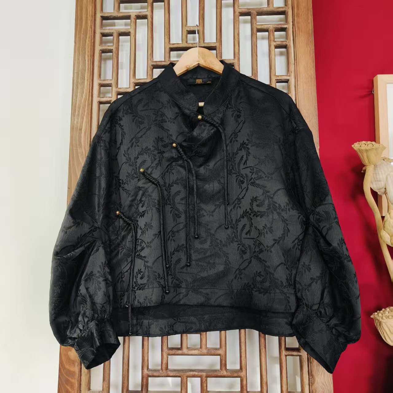 单 (SY1109 凤徕兮私人定制黑色凤尾花暗纹捏褶斜襟盘扣上衣