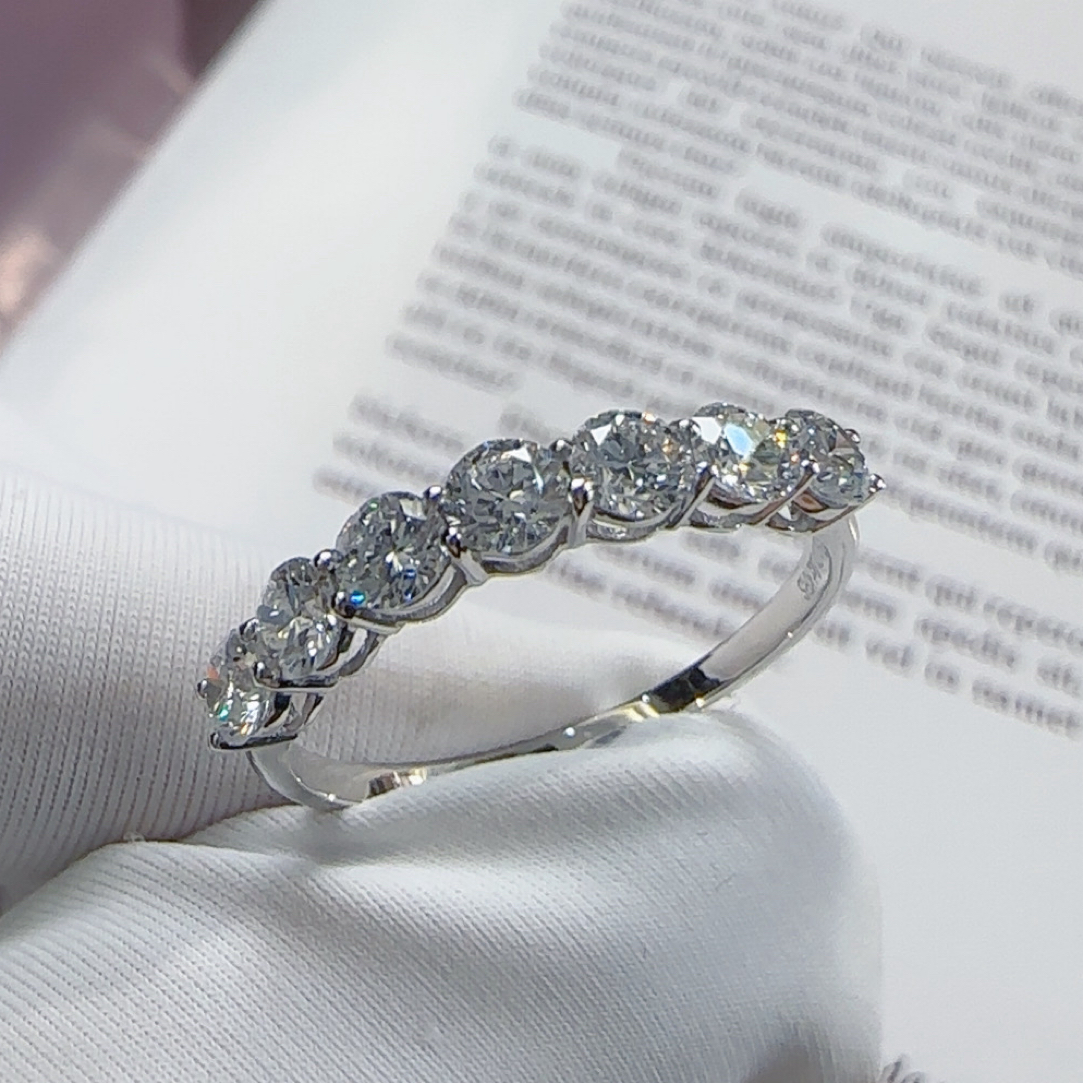 实验室培育钻石PT950 七公主排戒 经典时尚