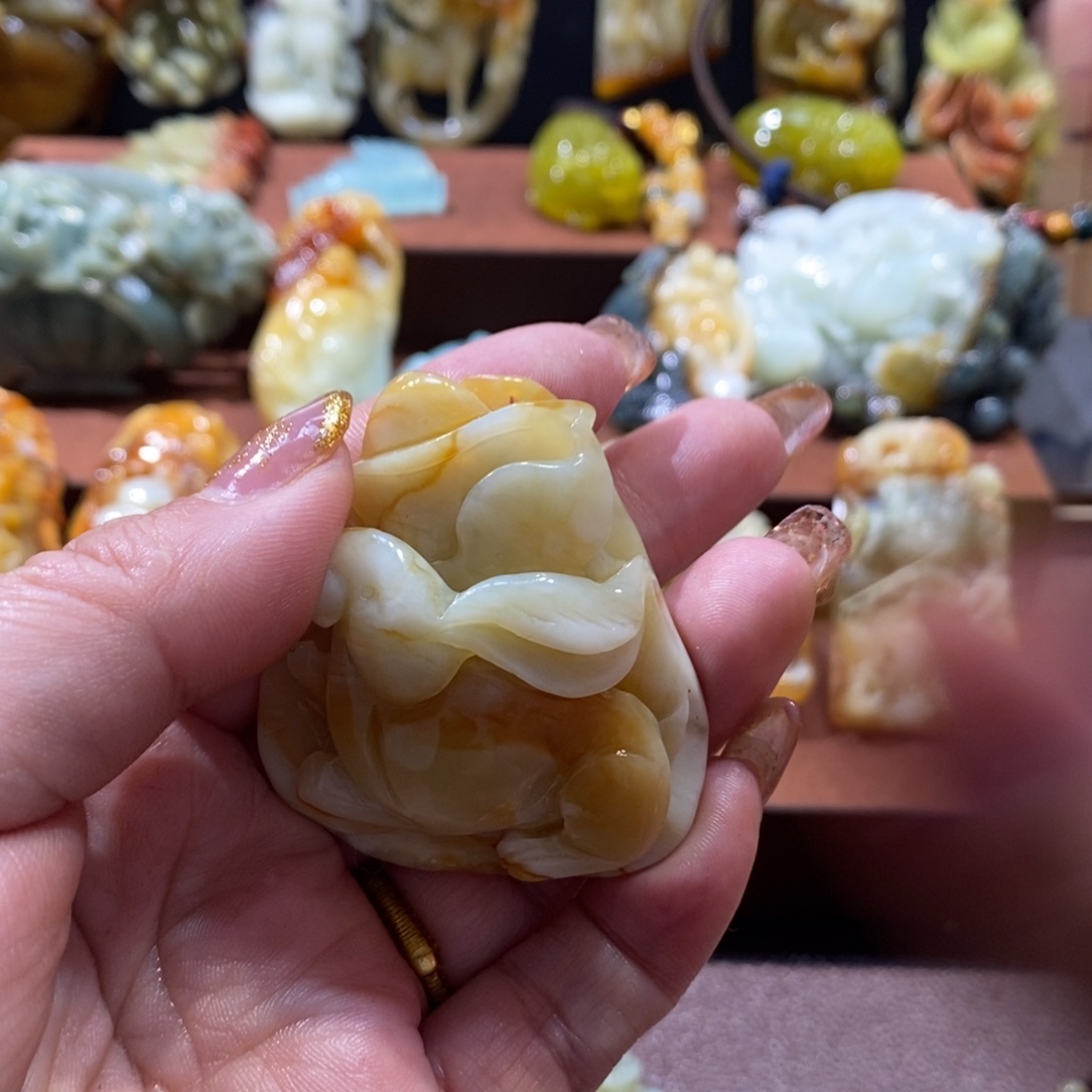 蛇纹石玉颈饰未镶嵌