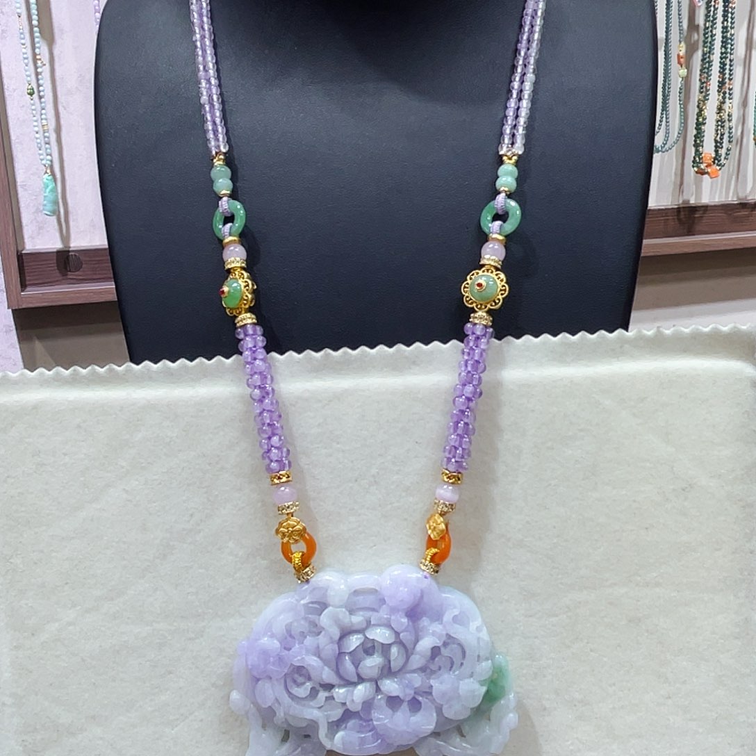 翡翠颈饰未镶嵌吊牌