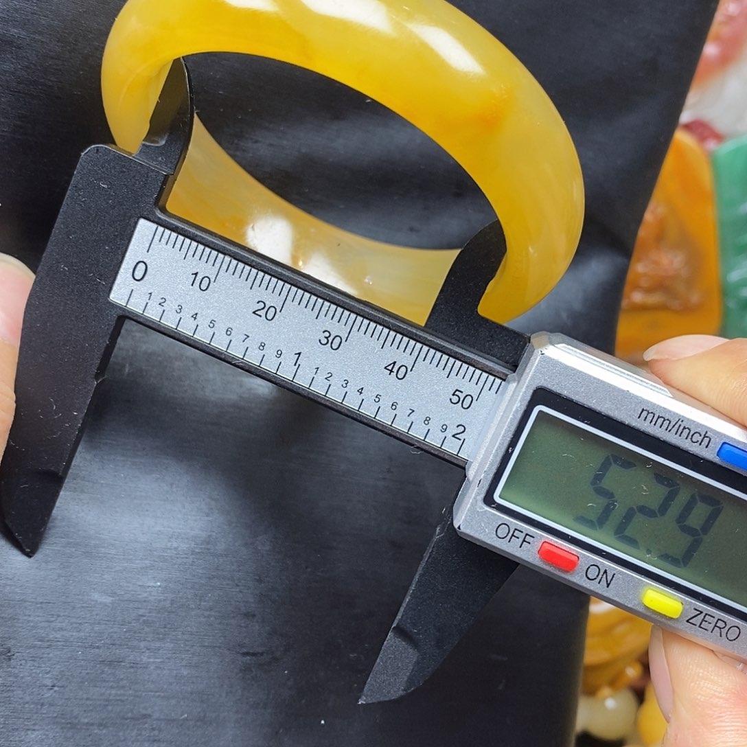 石英质玉（黄龙玉）颈饰未镶嵌