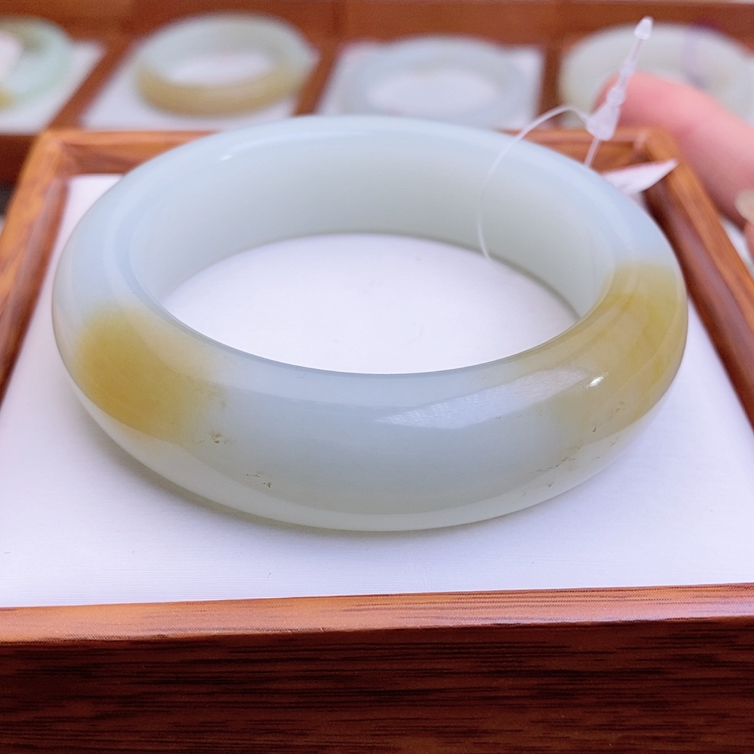 和田玉手镯未镶嵌53