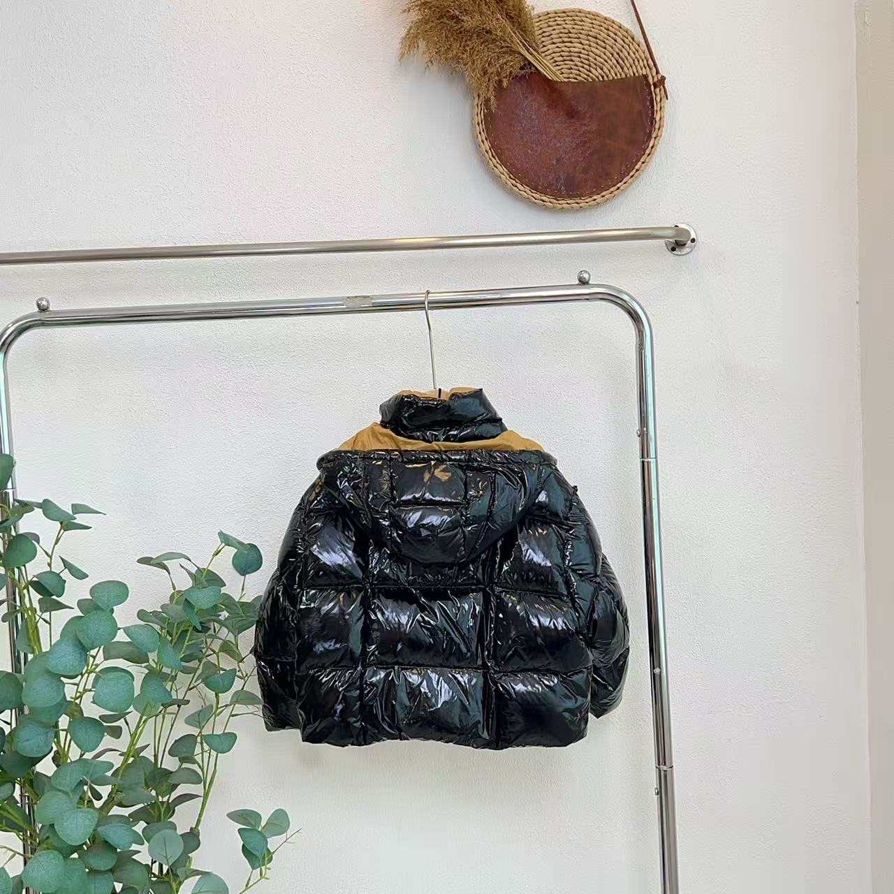 D852丽曜石黑羽绒服