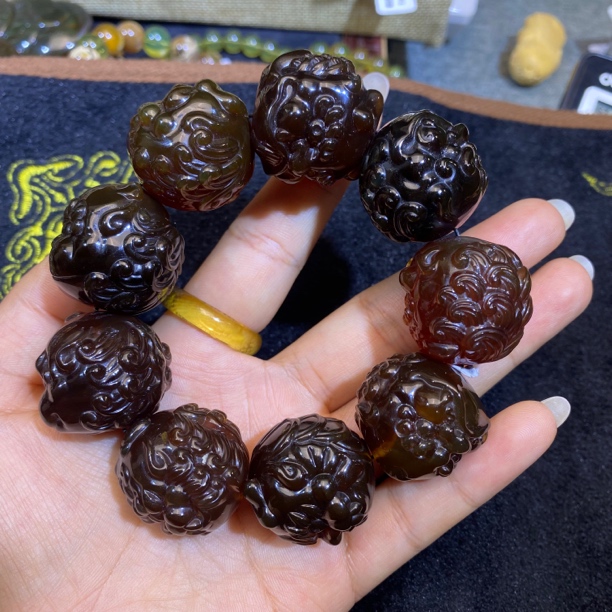 天然缅甸琥珀龙九子手串