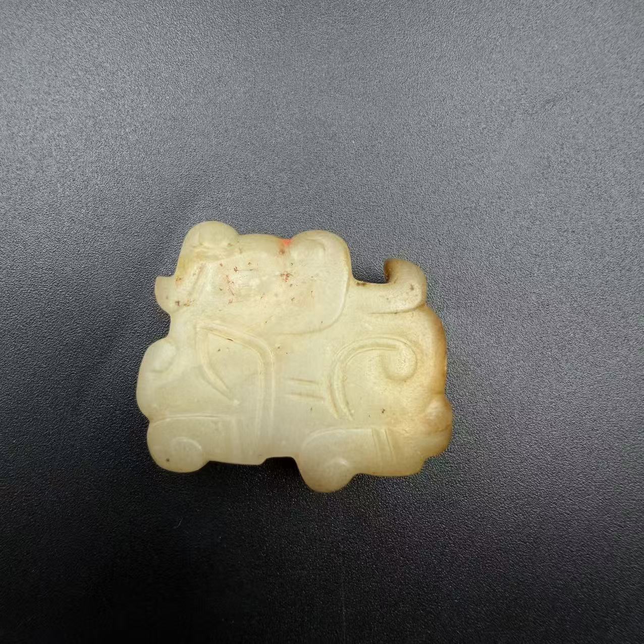 GWC-1208晚016和田玉小兽挂件