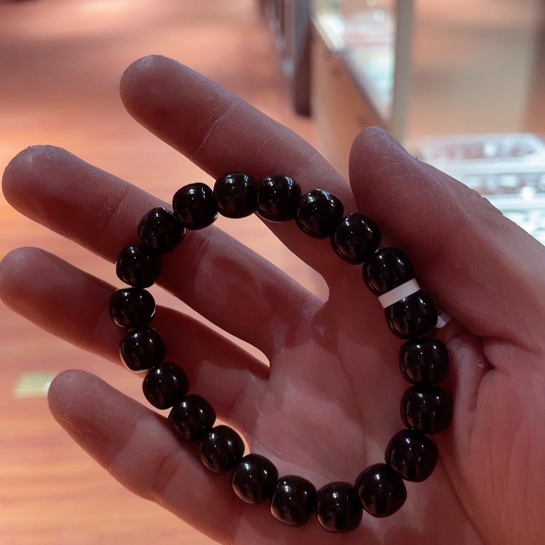 和田玉手串未镶嵌黑青9.18金花特色