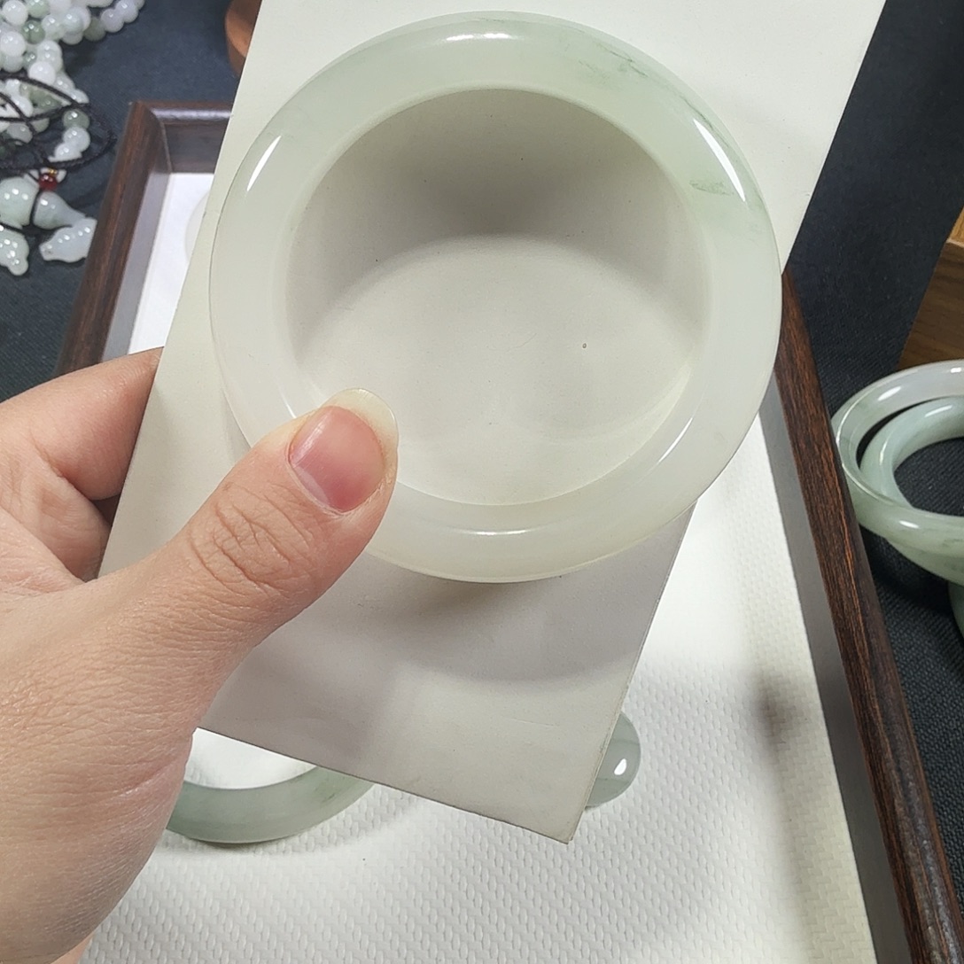 石英质玉（天山翠）未镶嵌手镯