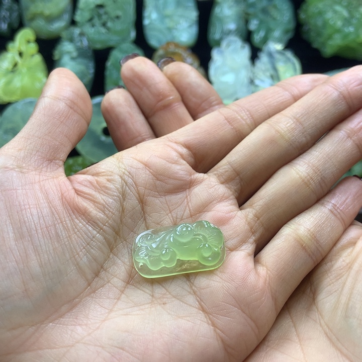 【闪购商品】蛇纹石玉颈饰未镶嵌