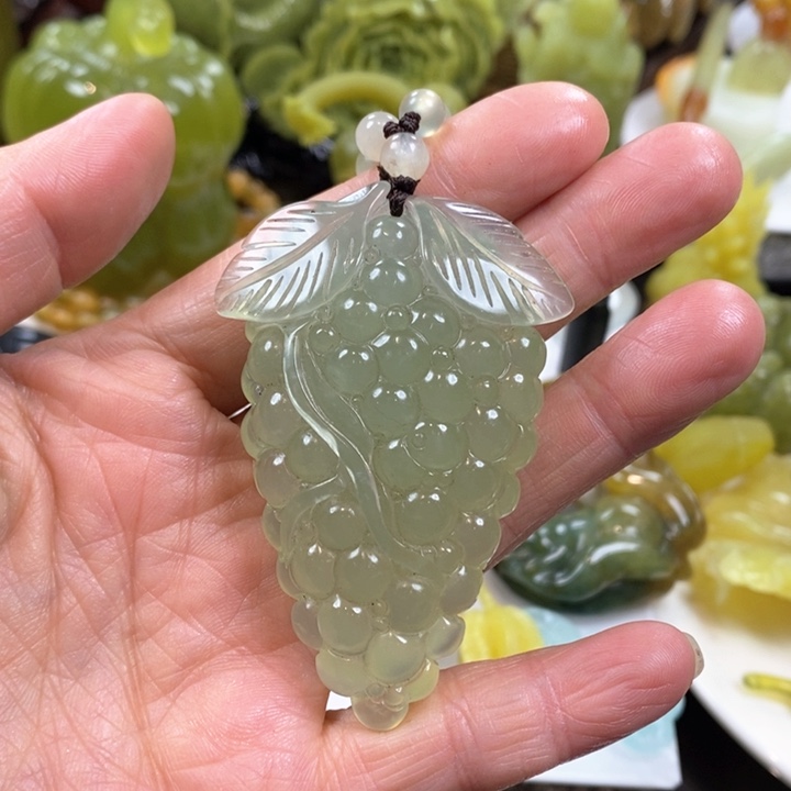 蛇纹石玉挂件未镶嵌