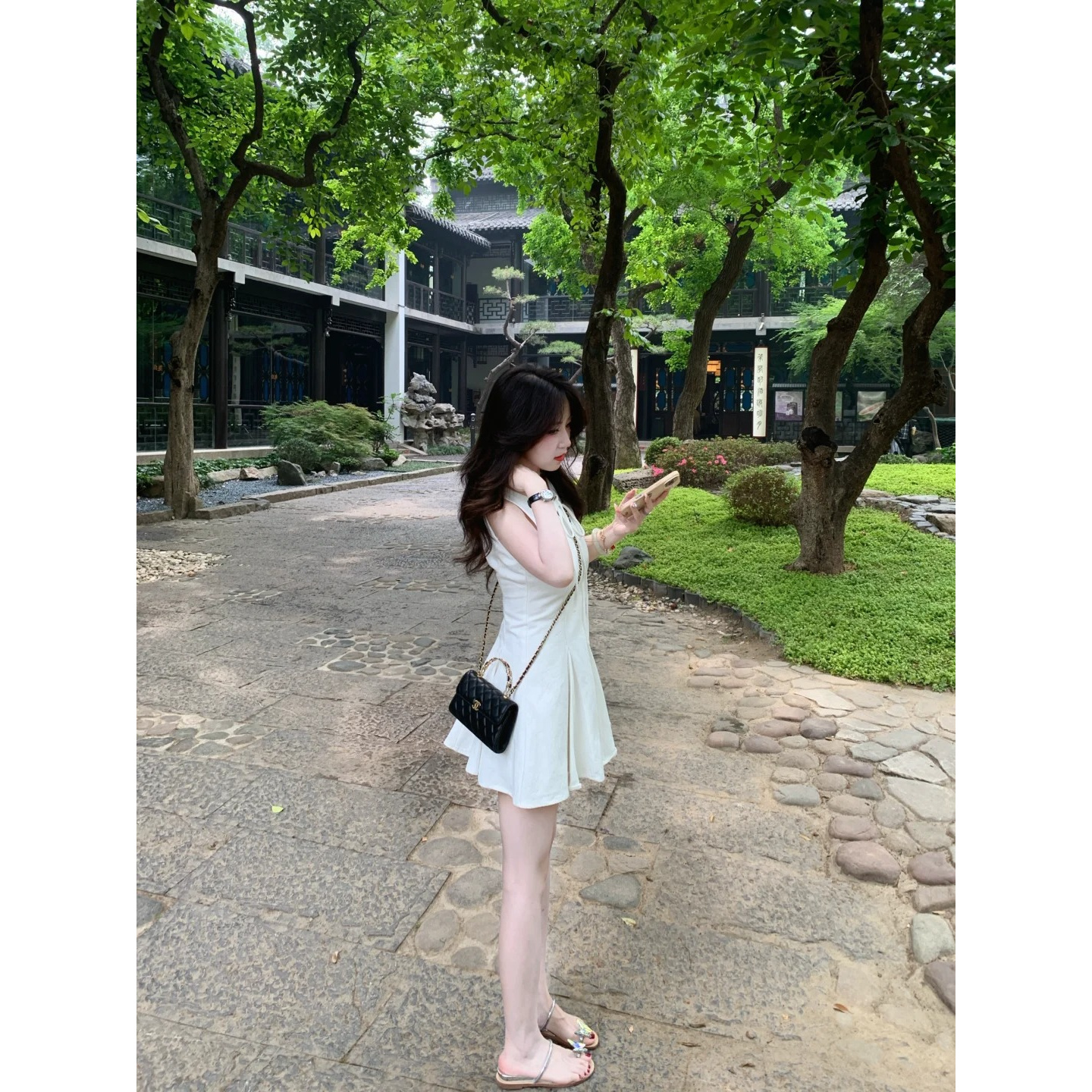 夏季新款甜美可爱风格衣服法式修身无袖连衣裙设计感掐腰气质短裙