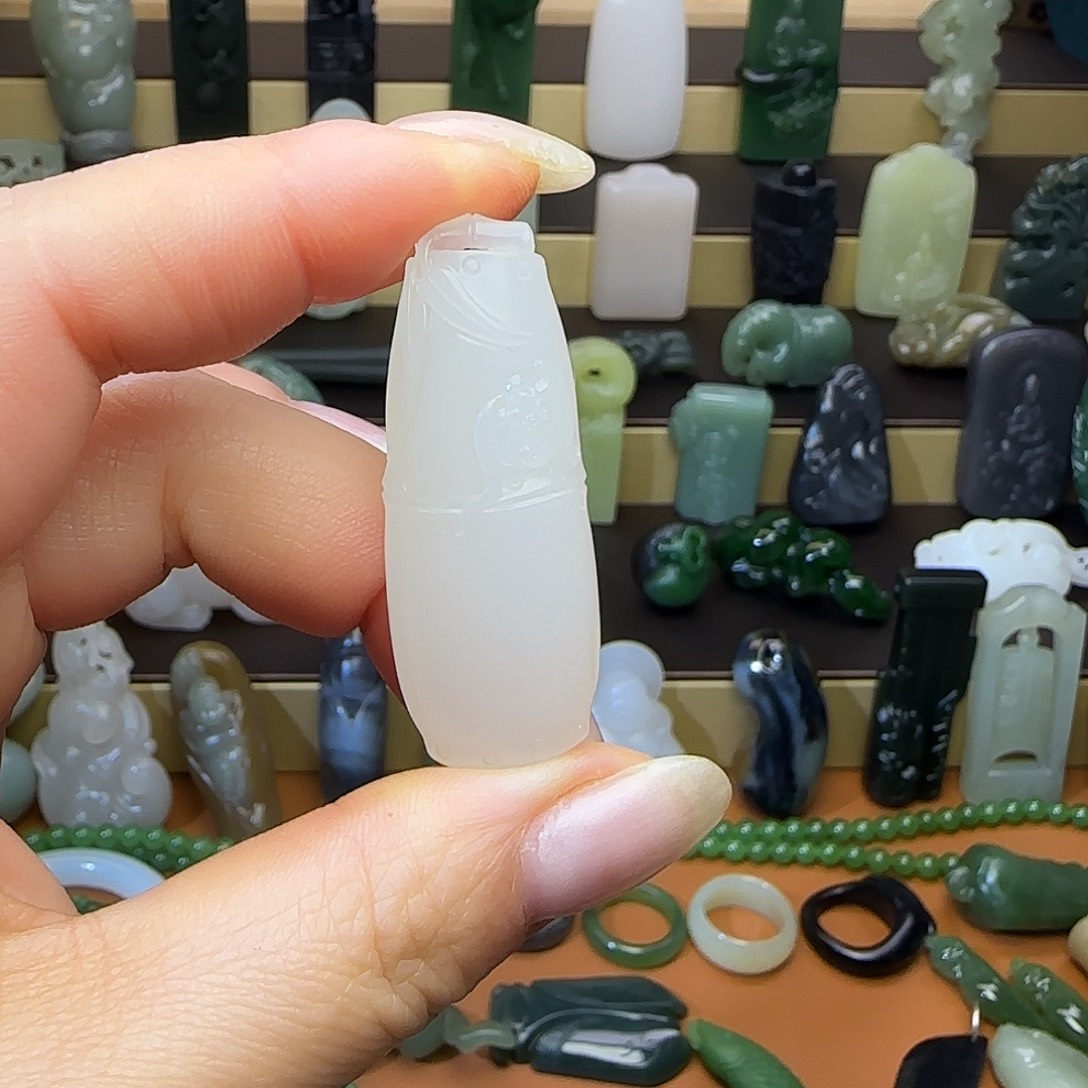 兴***社和田玉未镶嵌颈饰