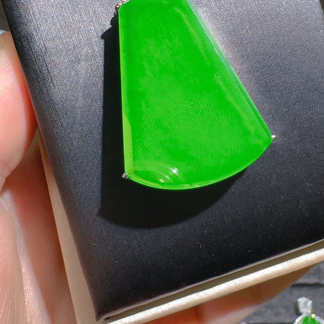 翡翠吊坠(赠链)18K金镶嵌雪*翡翠