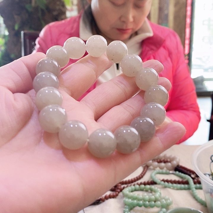 密玉（石英质玉）颈饰未镶嵌