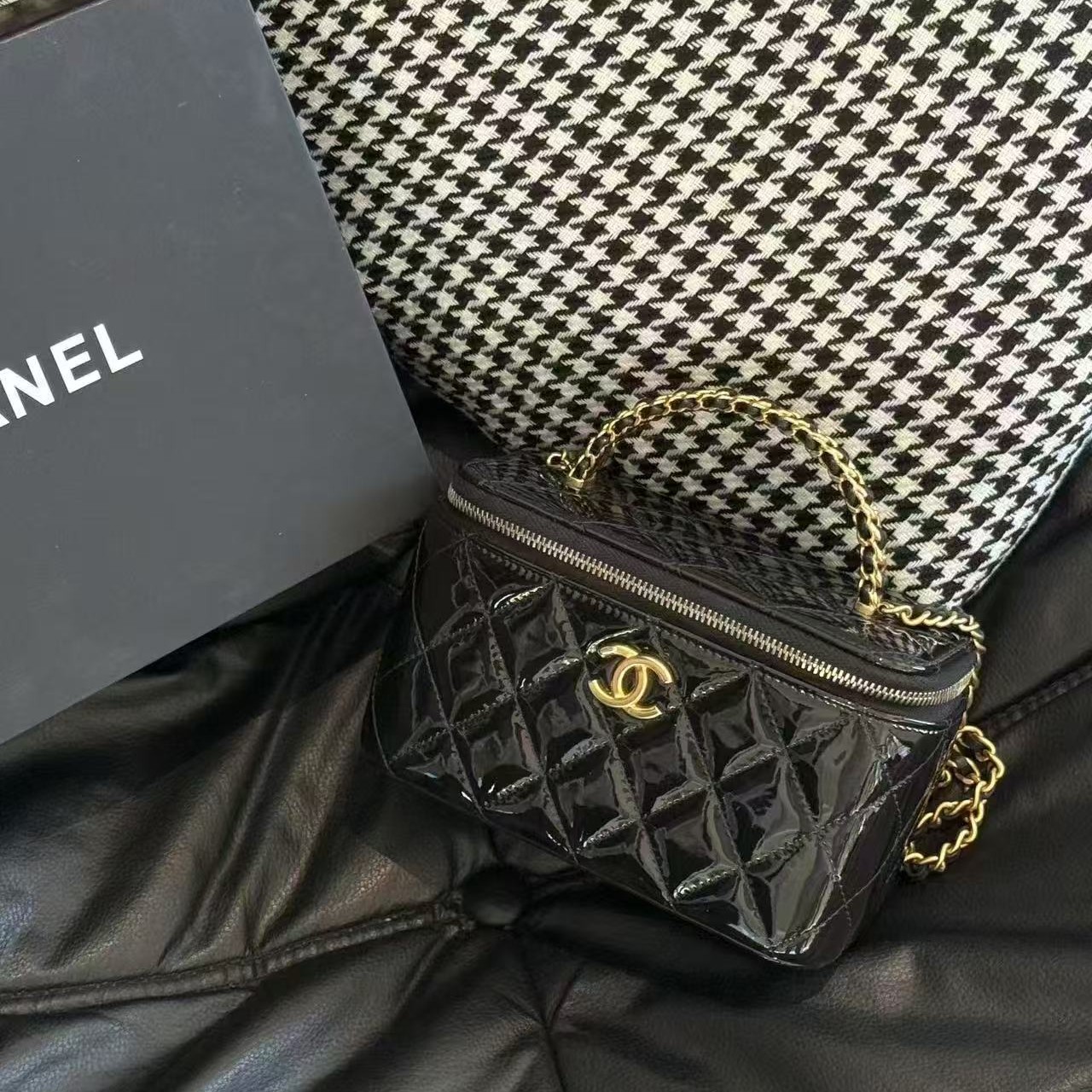 99新 Chanel/香奈儿 奢品阁/香奈儿/黑金手柄漆皮化妆盒