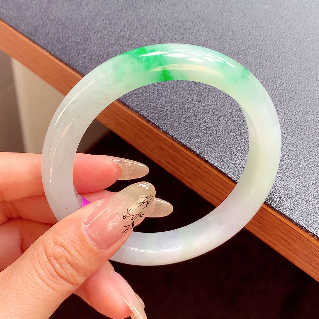 翡翠手镯未镶嵌缅甸翡翠