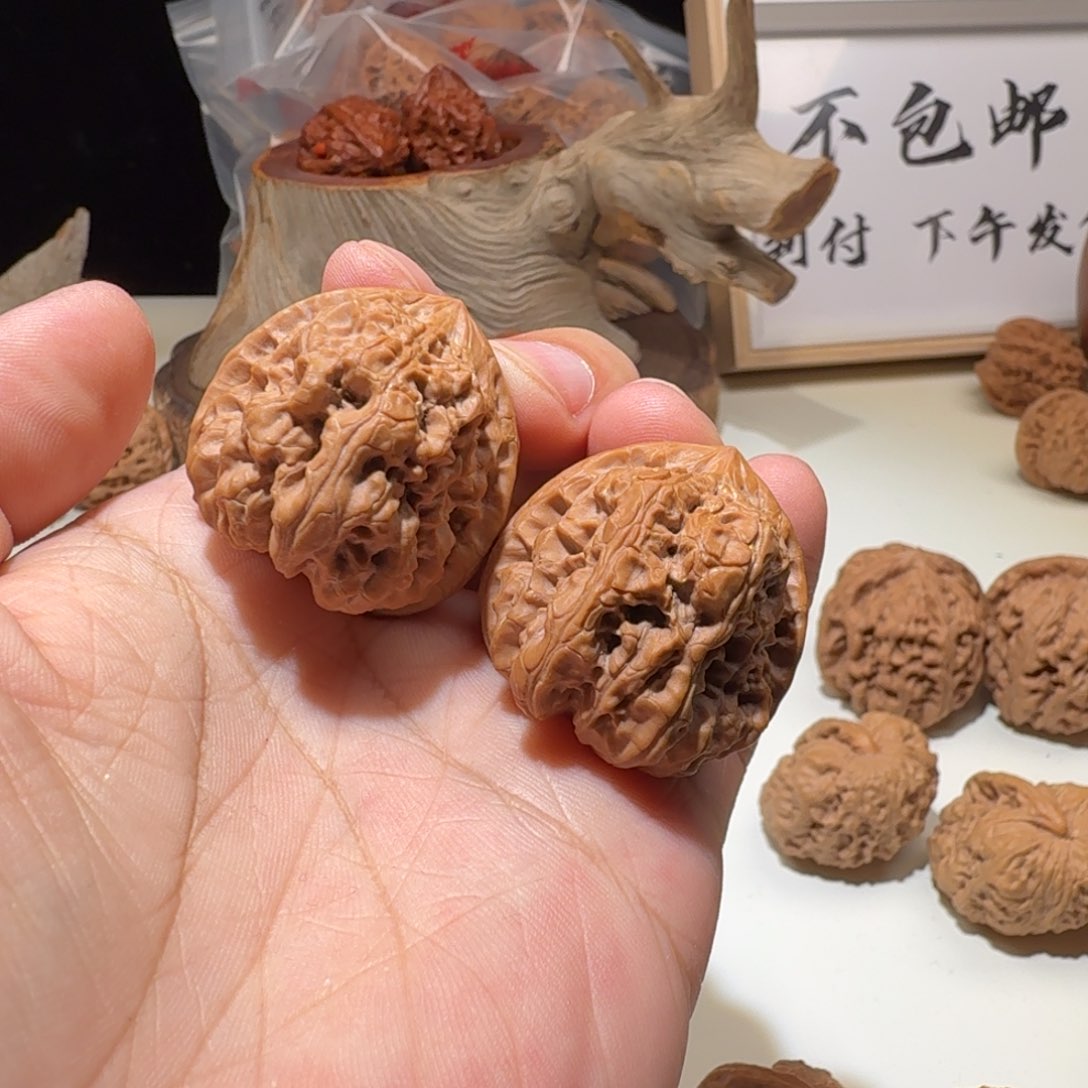 文玩核桃把件望天吼