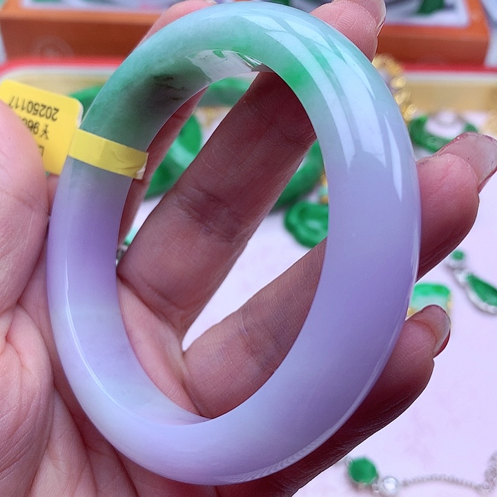 翡翠手镯未镶嵌翡翠