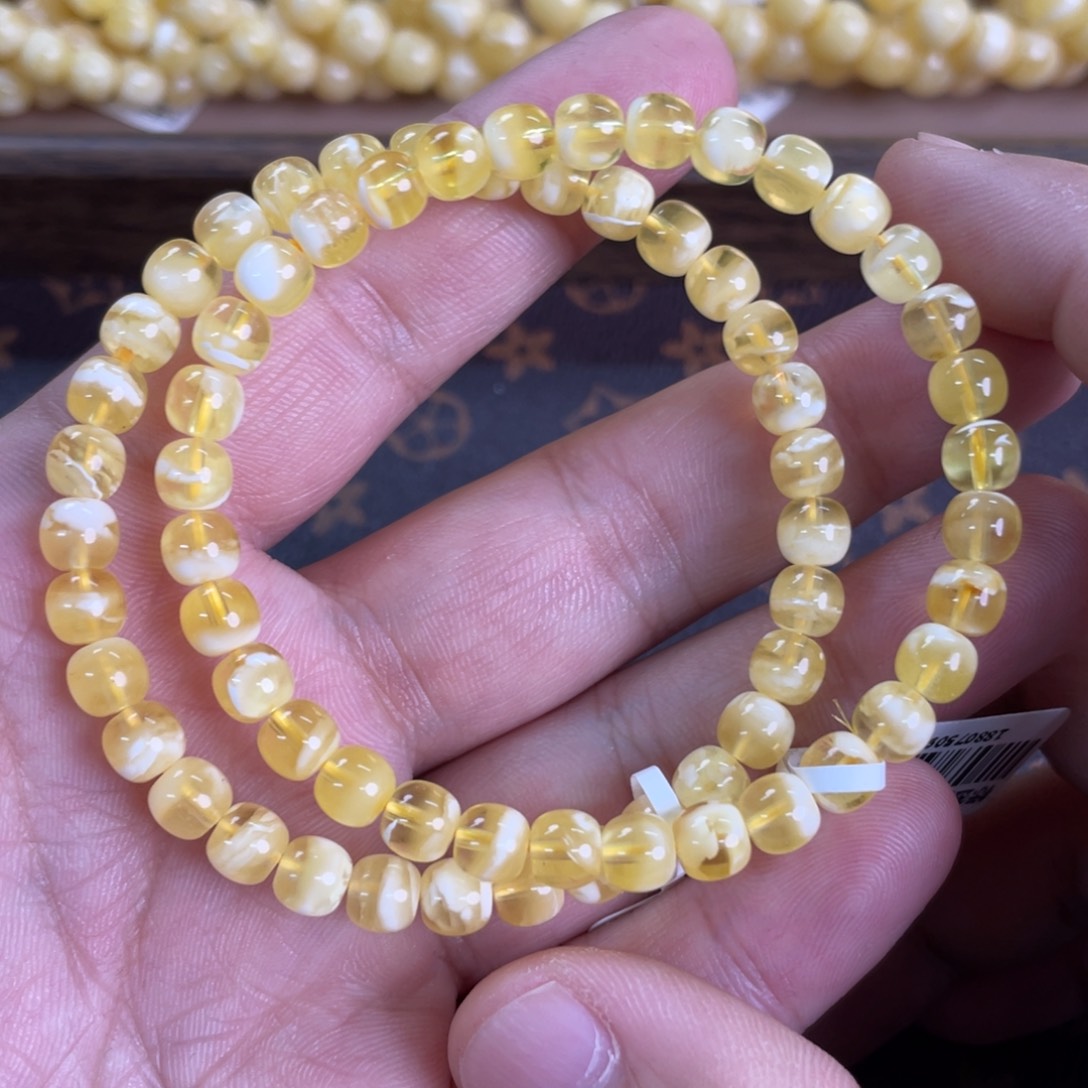 蜜蜡裸石未镶嵌111多样性发其一