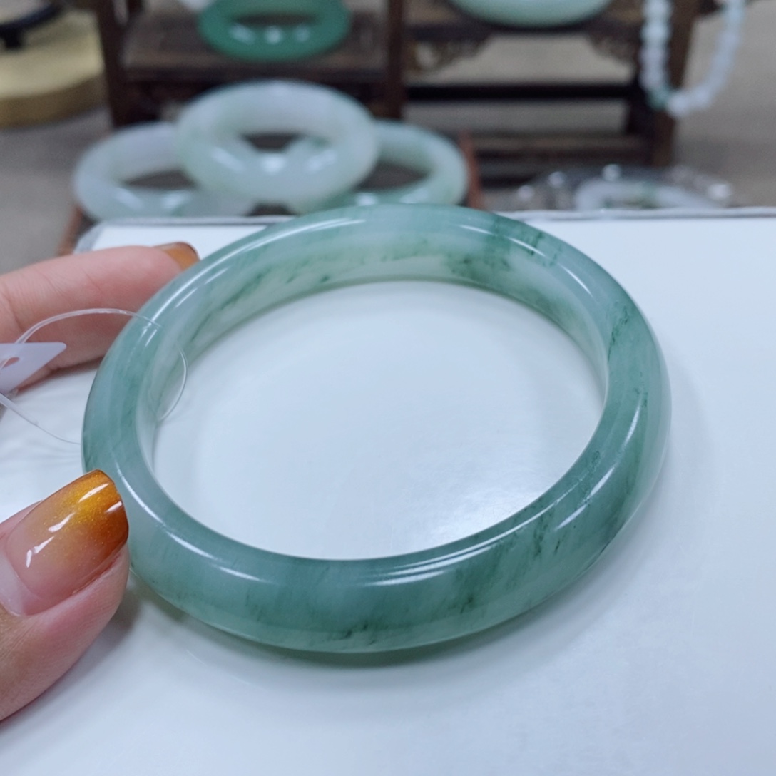 石英岩玉未镶嵌手镯