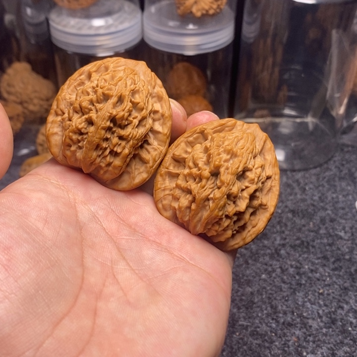 承***均文玩核桃吊坠46全品麦穗虎头