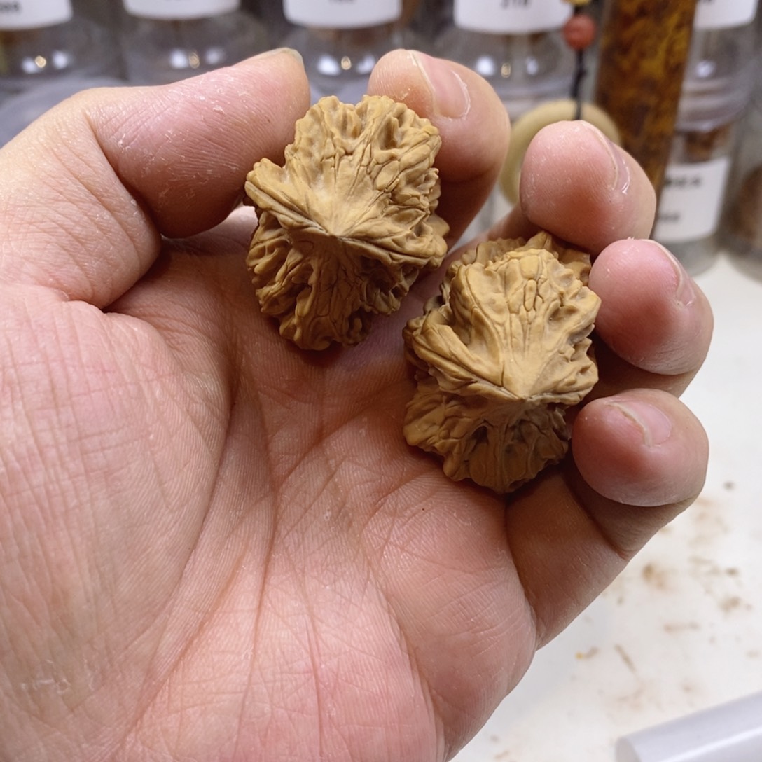 文玩核桃手把件虎头小鸟