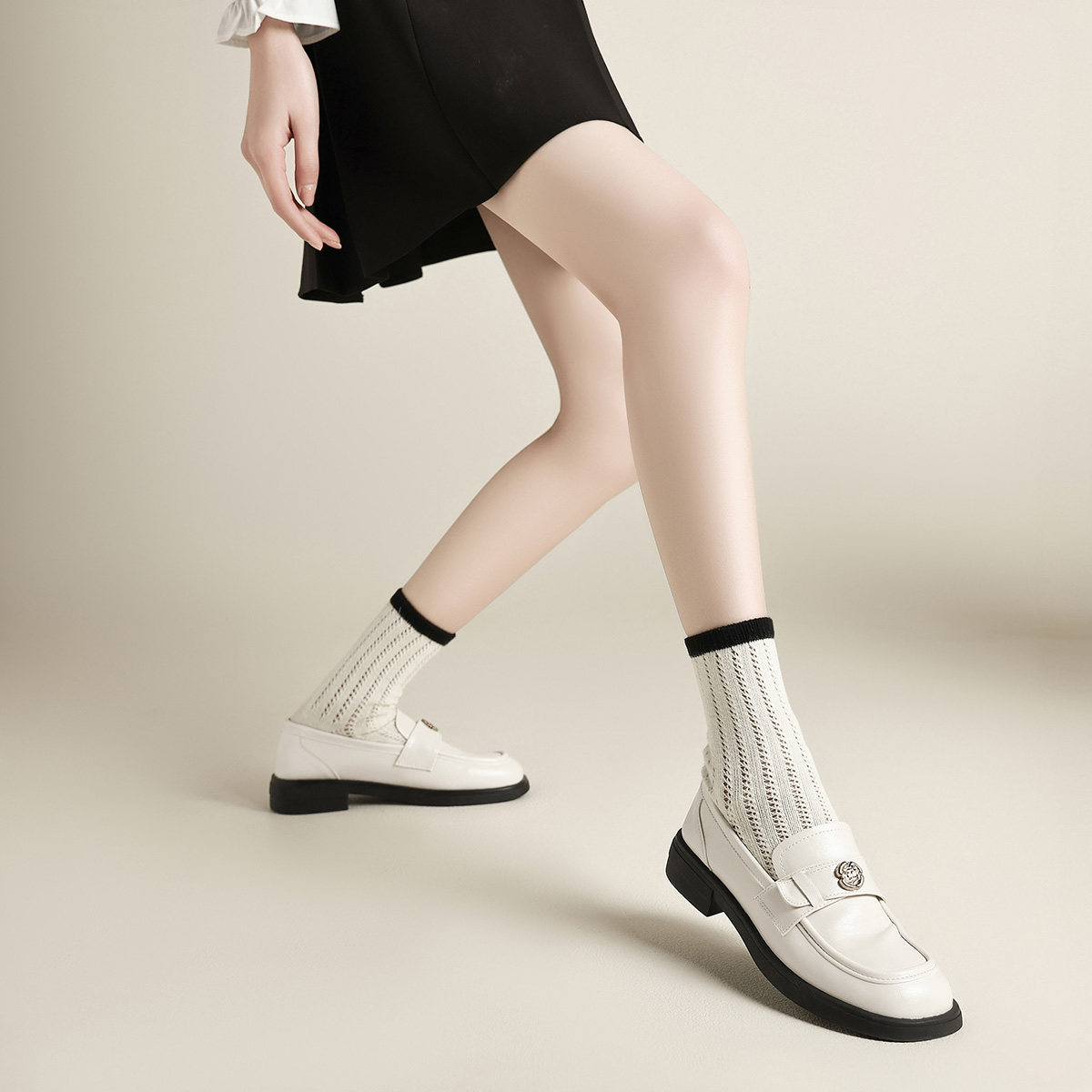 粗跟乐福鞋少女风增高透气日系圆头单鞋擦色皮白色时尚百搭夏季