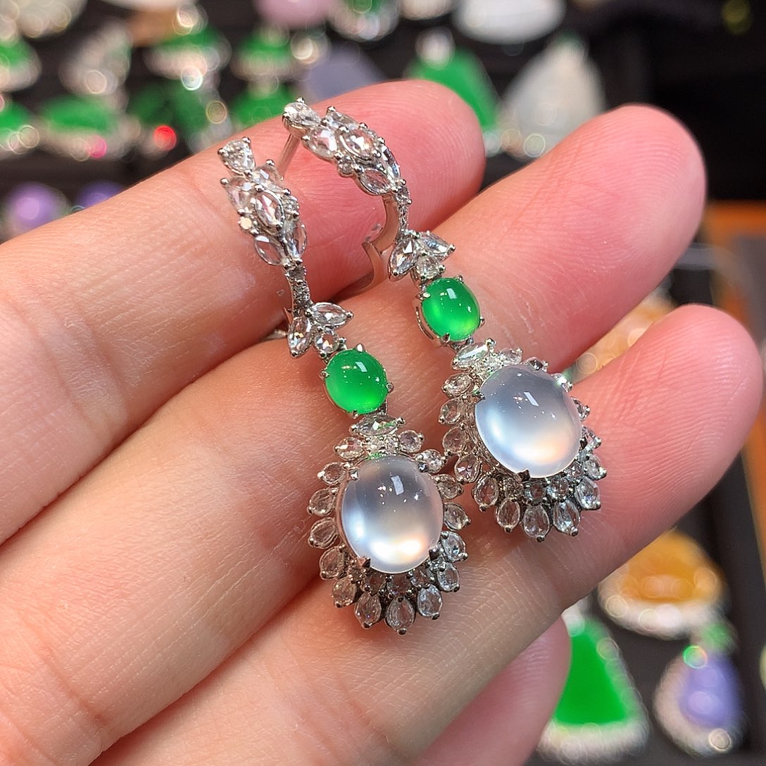 翡翠18K金镶嵌耳饰玻璃种黑钢蛋面耳坠