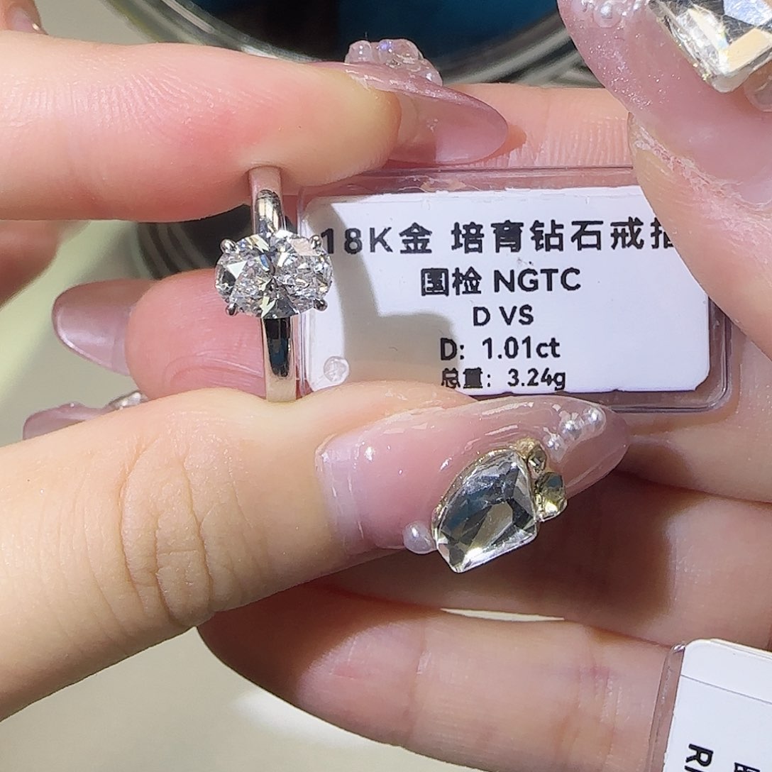 实验室培育钻石18K金镶嵌一卡椭圆 13