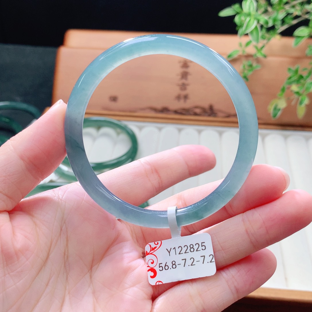 未镶嵌手镯（圆镯）翡翠