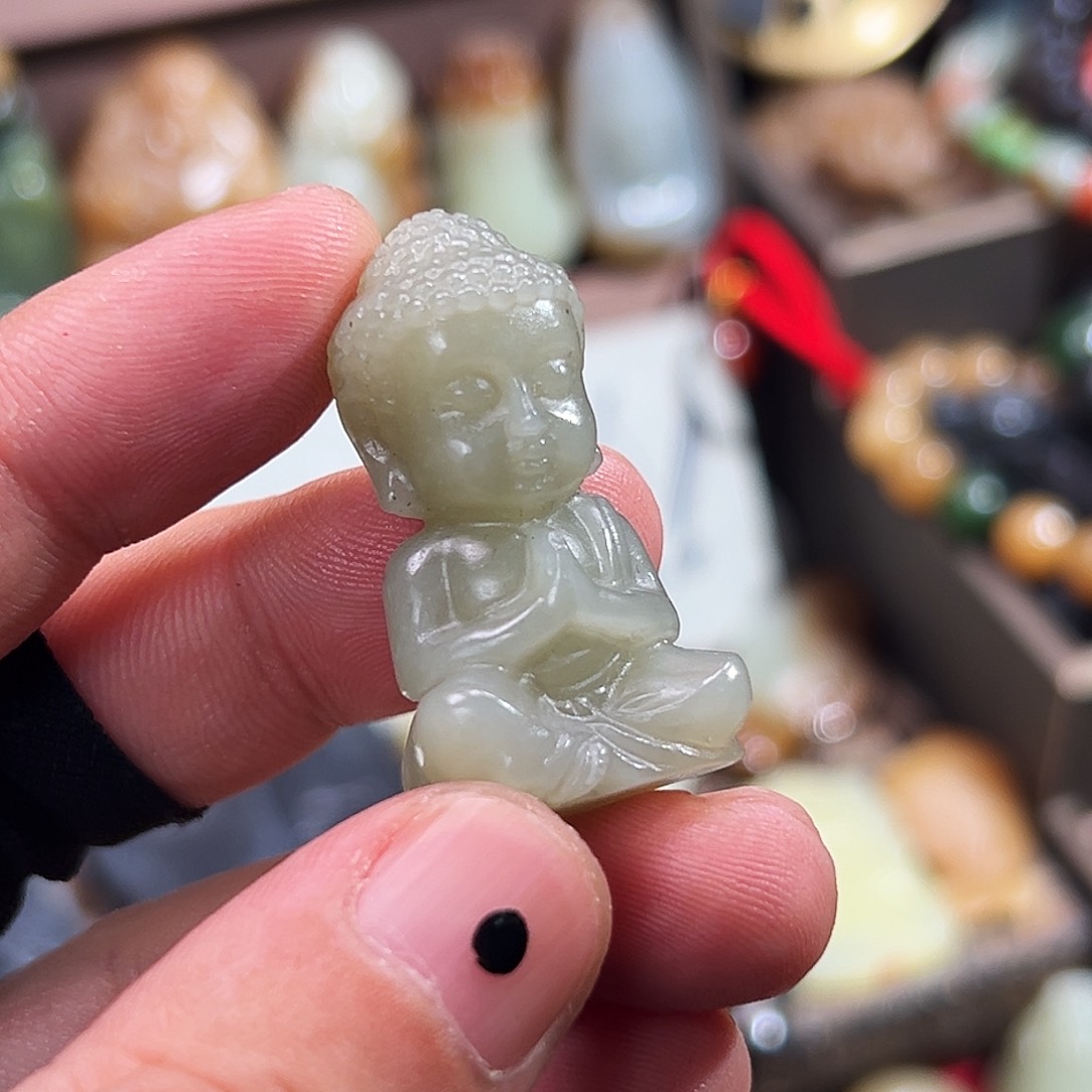 和田玉颈饰未镶嵌本周新品：新疆茉莉奶绿宝宝佛