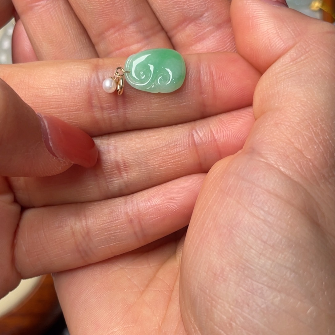 翡翠18K金镶嵌颈饰如意