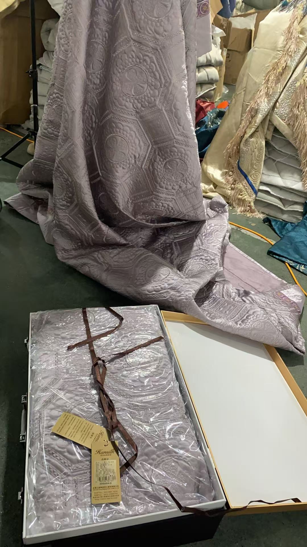 盒子有划痕污渍无售后多色多款绣花床盖床垫任意发1约260*270