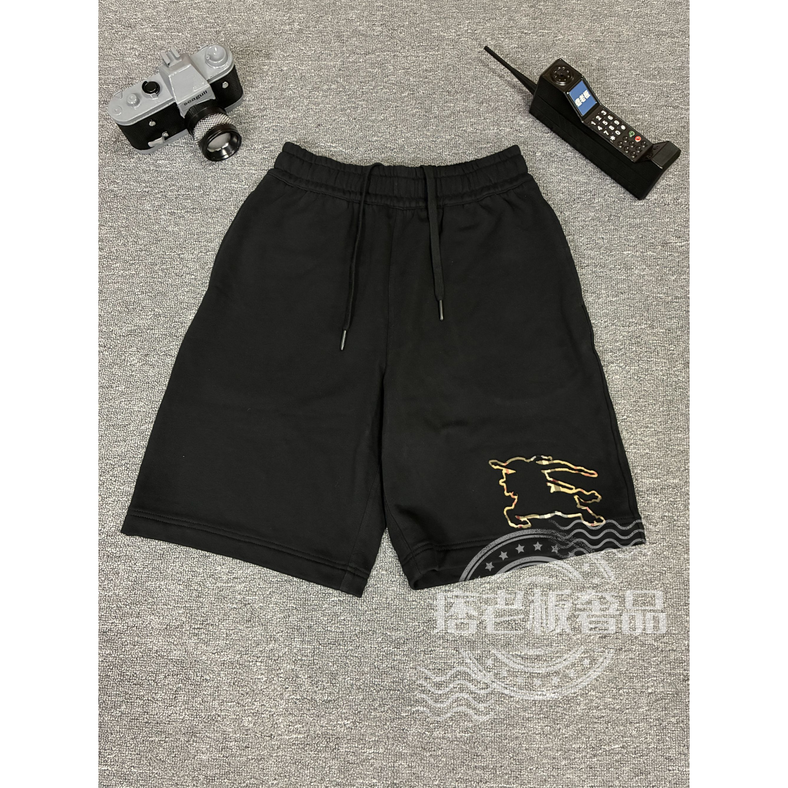 未拆封 BURBERRY/博柏利 未拆封 BURBERRY/博柏利 破洞战马短裤百