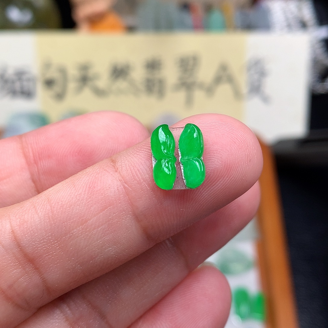 翡翠裸石缅甸天然A货翡翠阳绿随形