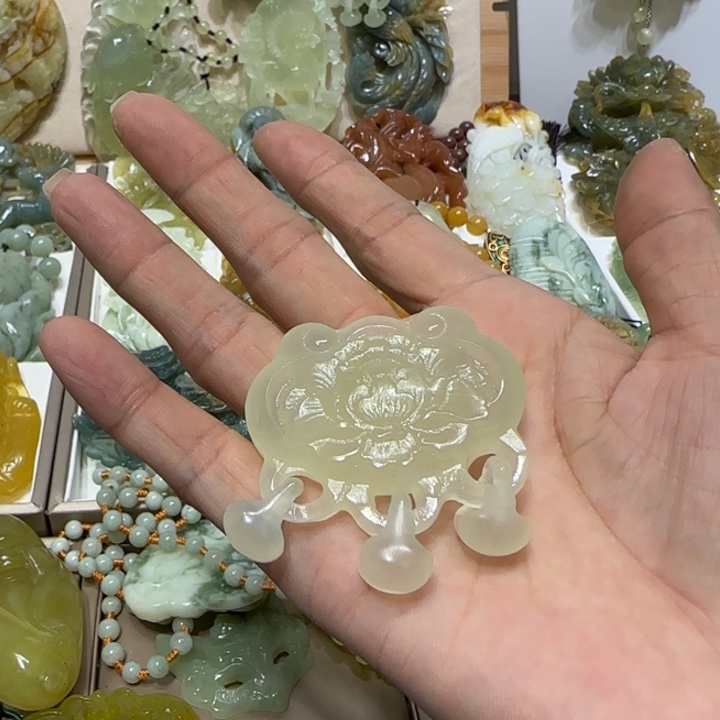 蛇纹石玉吊坠未镶嵌